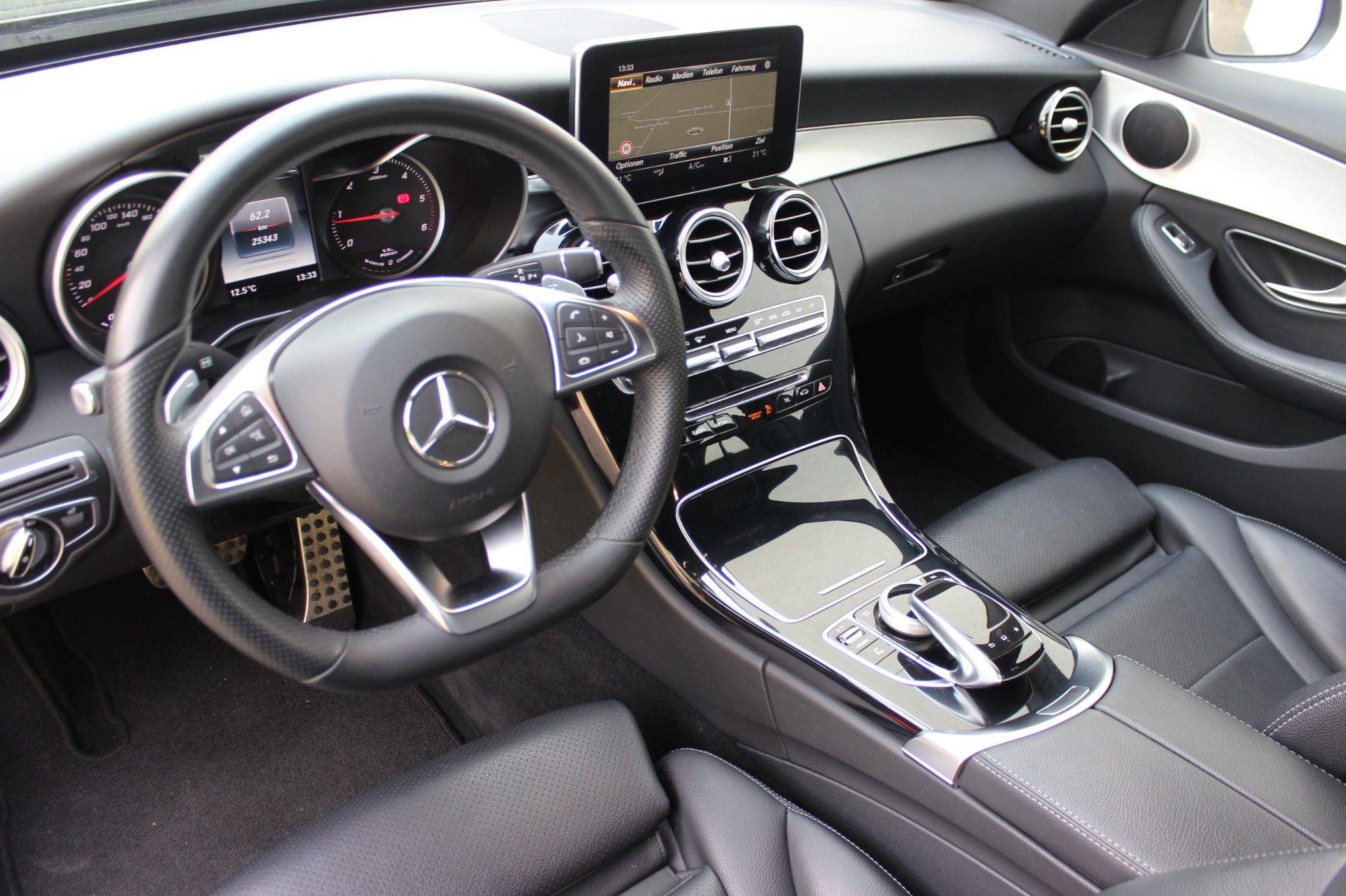 MERCEDES-BENZ C 300h AMG LINE foto 16